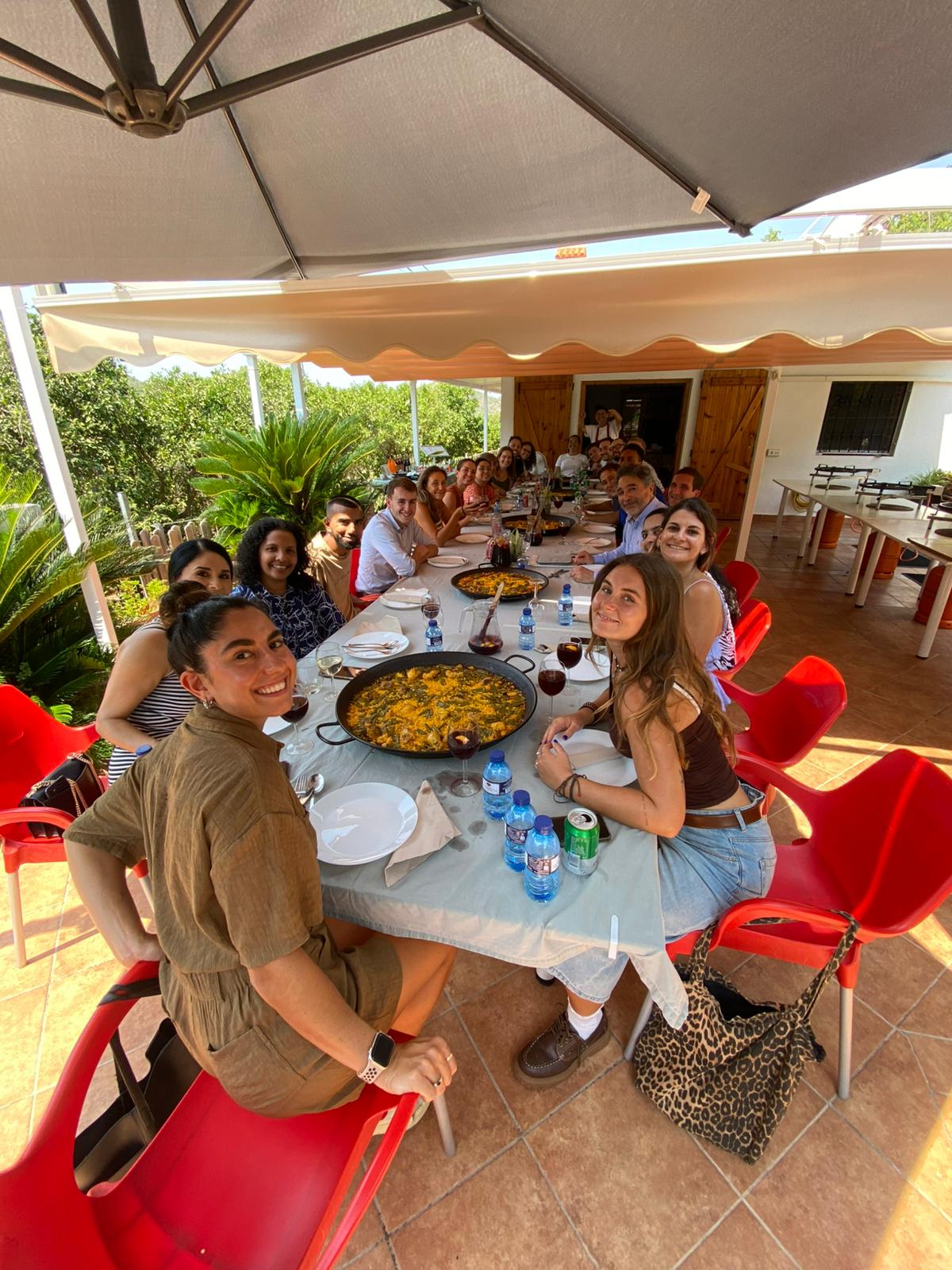 amigos-en-un-dia-de-paella.jpeg